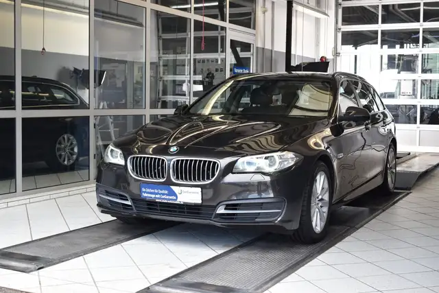 BMW 520 d Touring xDrive Bi-Xenon*Leder*Navi