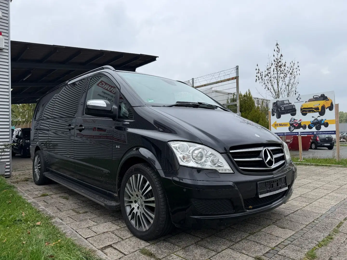 Mercedes-Benz Viano 3.0 CDI Lang PANO/AUT/LEDER/NAVI/XENON/AHK Noir - 1