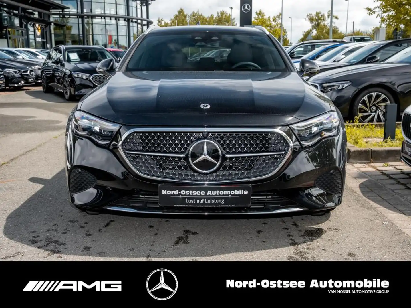 Mercedes-Benz E 220 d AVANTGARDE ADV DISTRO 360° KEYLESS DIGIT Schwarz - 2