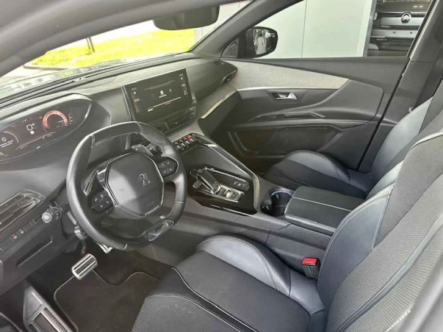 Peugeot 5008 GT / EAT8 / 7 Places / Toit ou Gris - 2