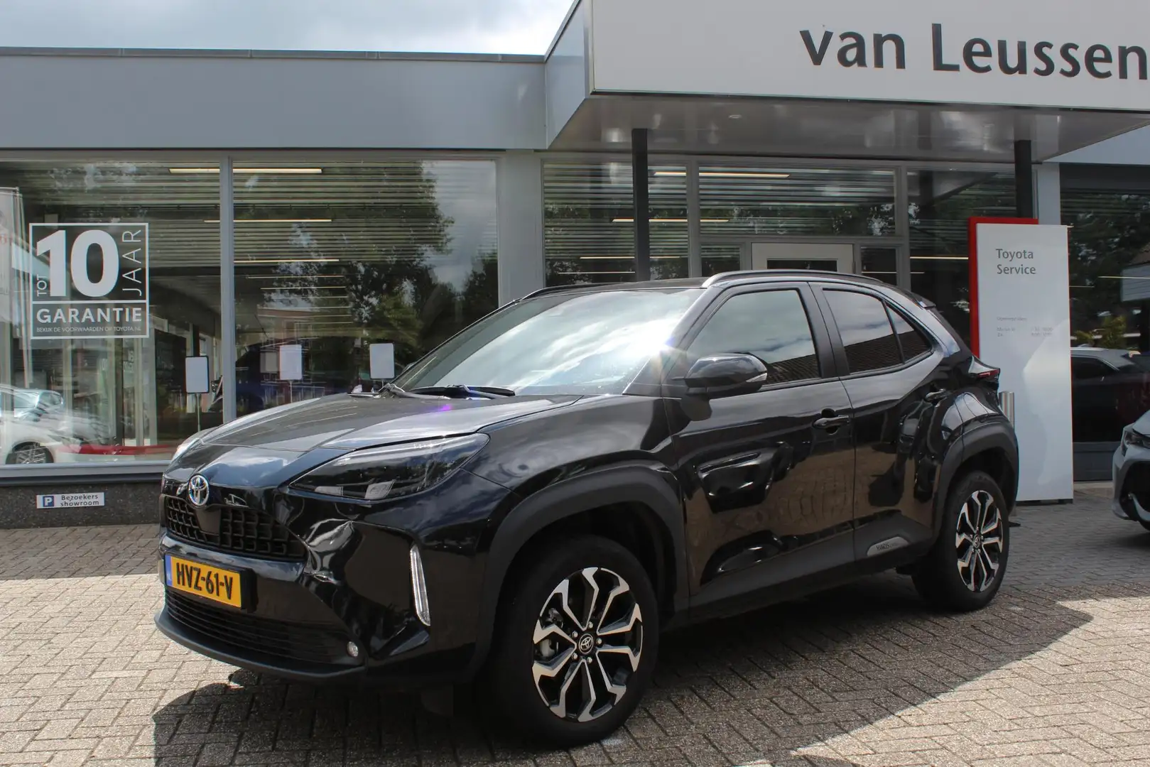 Toyota Yaris Cross 1.5 HYBRID STYLE PANODAK STOEL-STUUR & RUITENWISSE Zwart - 1