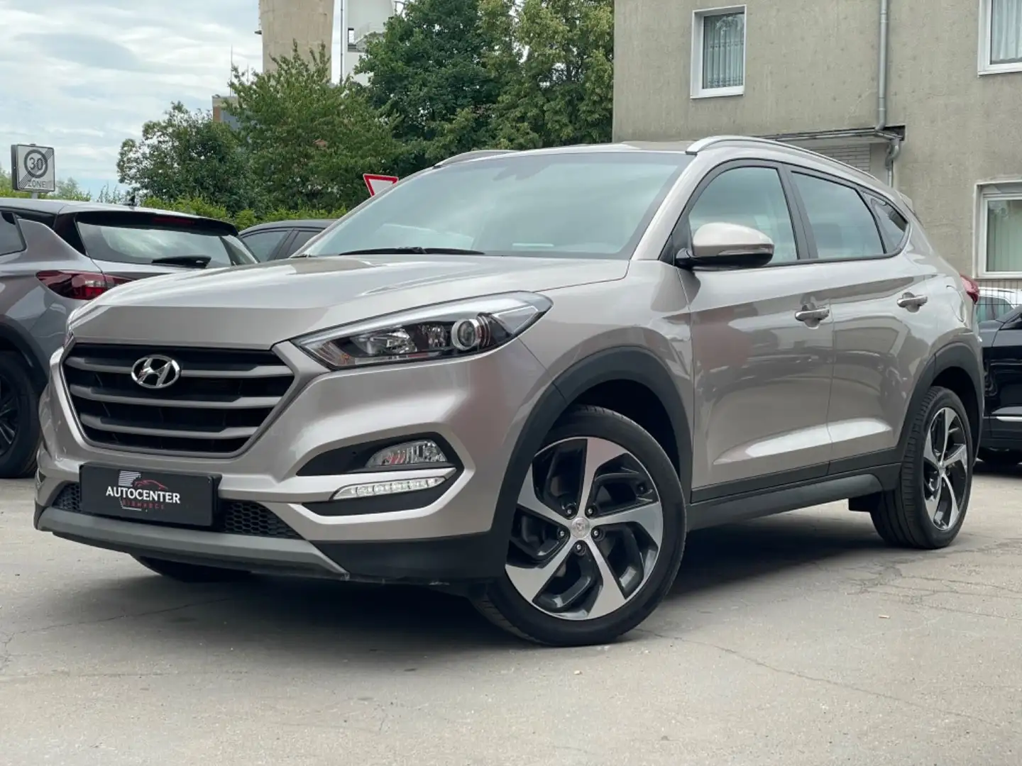 Hyundai TUCSON Advantage 4WD Wit - 1
