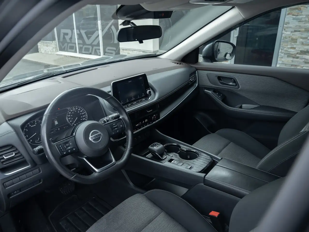 Nissan Rogue снимка Nissan Rogue