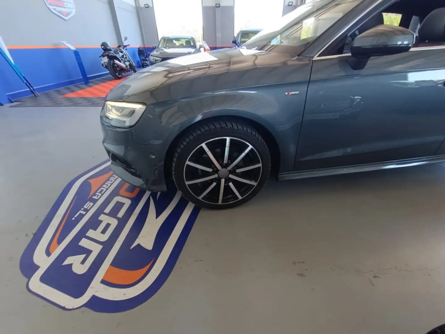 Audi A3 Sportback 1.6TDI S tronic 85kW Plateado - 2