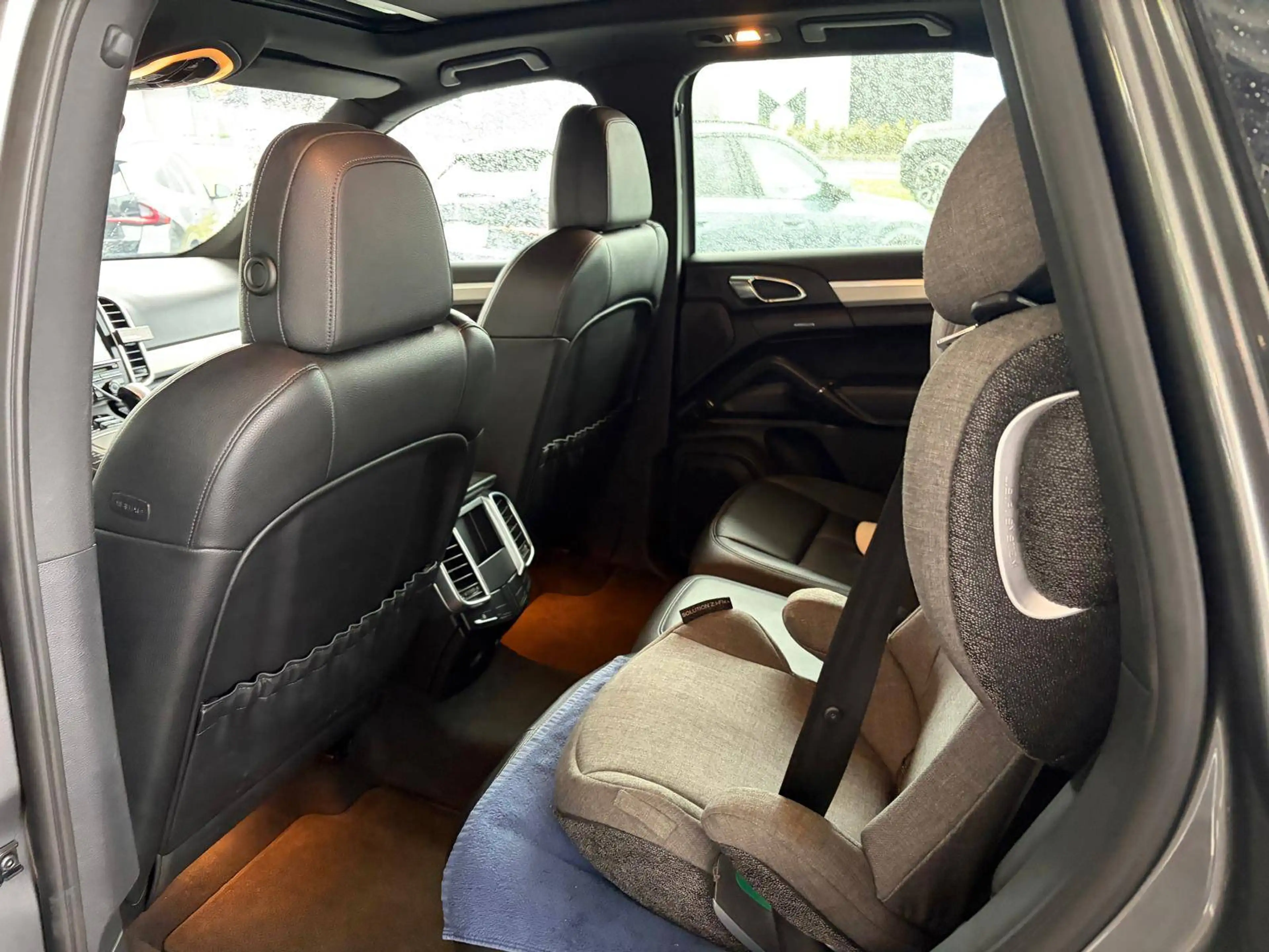 Porsche Cayenne Cayenne 3.0 D V6 Tiptronic S / TOIT PANO/ ETAT NEUF — photo 12