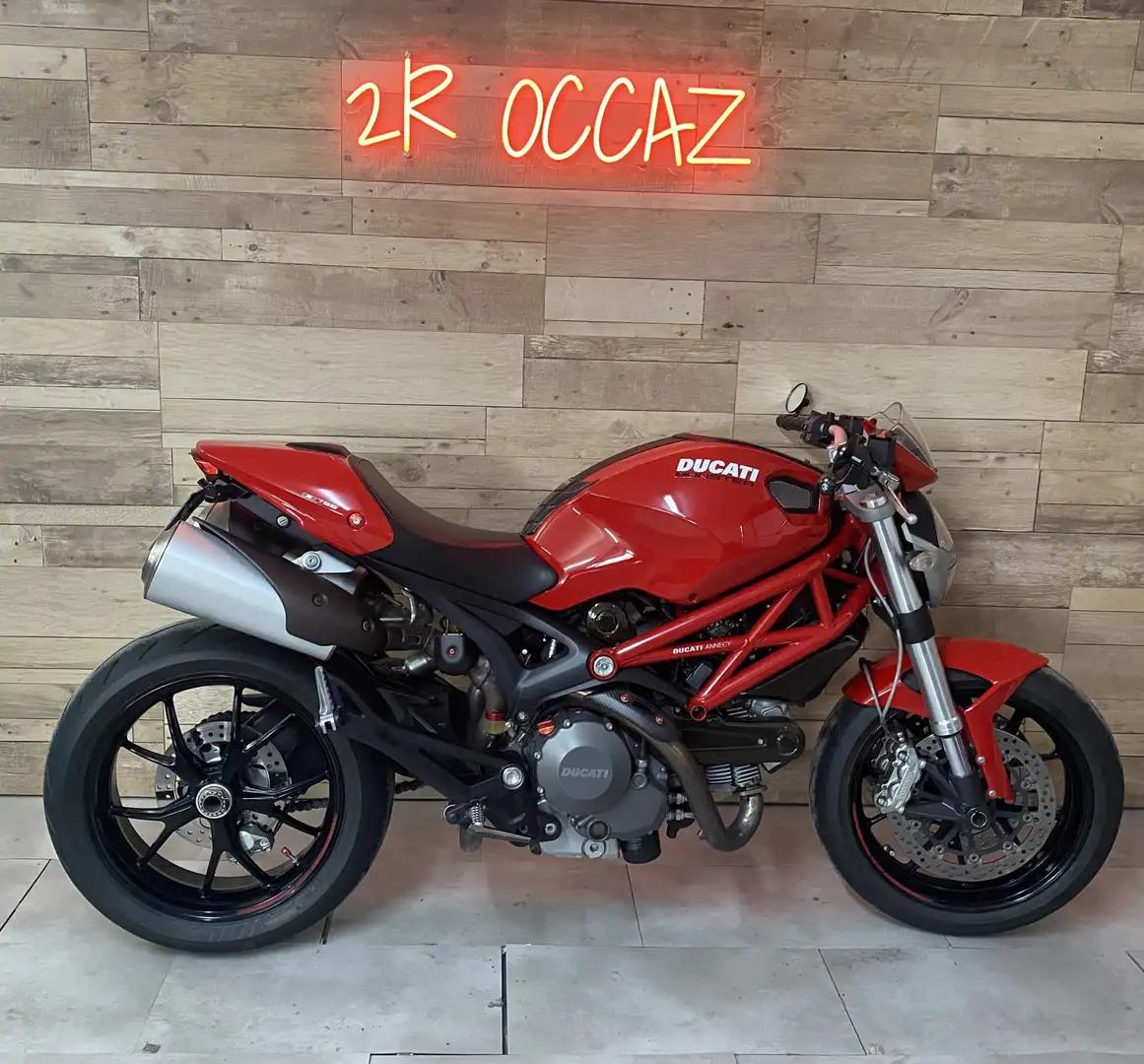 Ducati Monster 796 Rouge - 1