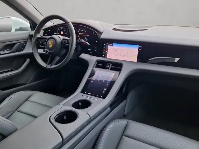 Porsche Taycan view 11