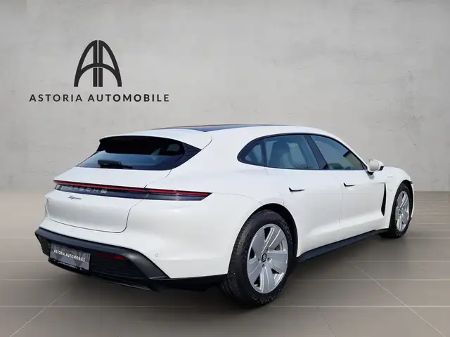 Porsche Taycan view 10