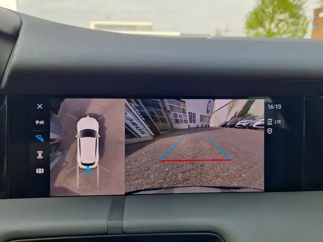 Porsche Taycan view 14