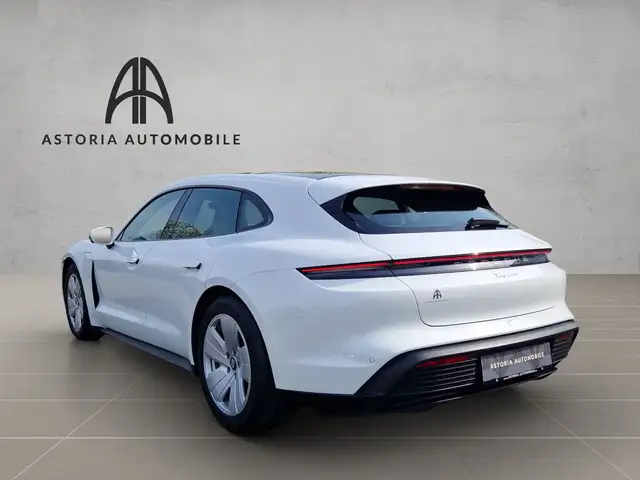 Porsche Taycan view 8