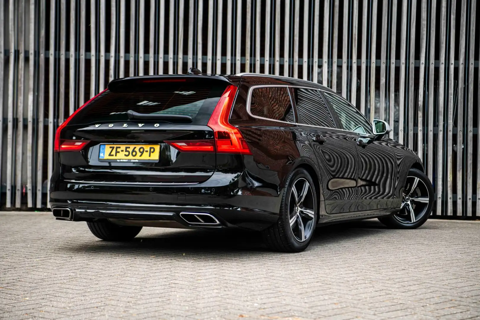 Volvo V90 2.0 T4 190pk R-Design |NL-AUTO|DEALER ONDH|Panoram Zwart - 2