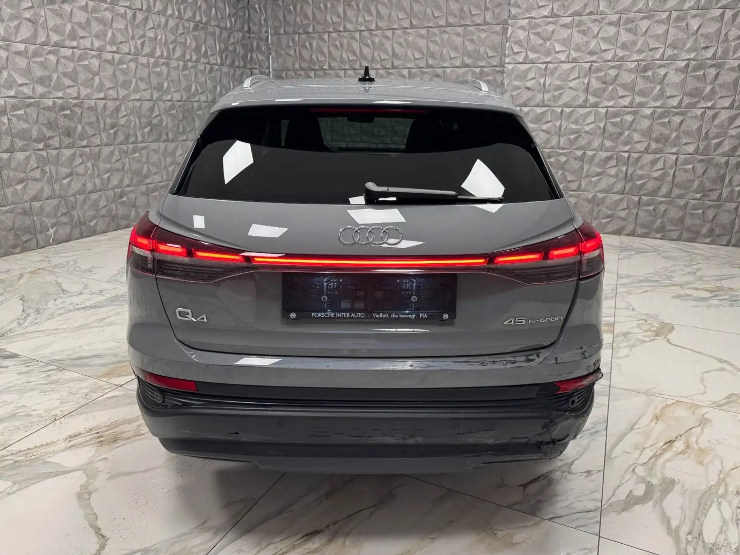 Audi Q4 e-tron e-tron 45 e-tron basis * VOLL FAHRBEREIT * Grau - 2