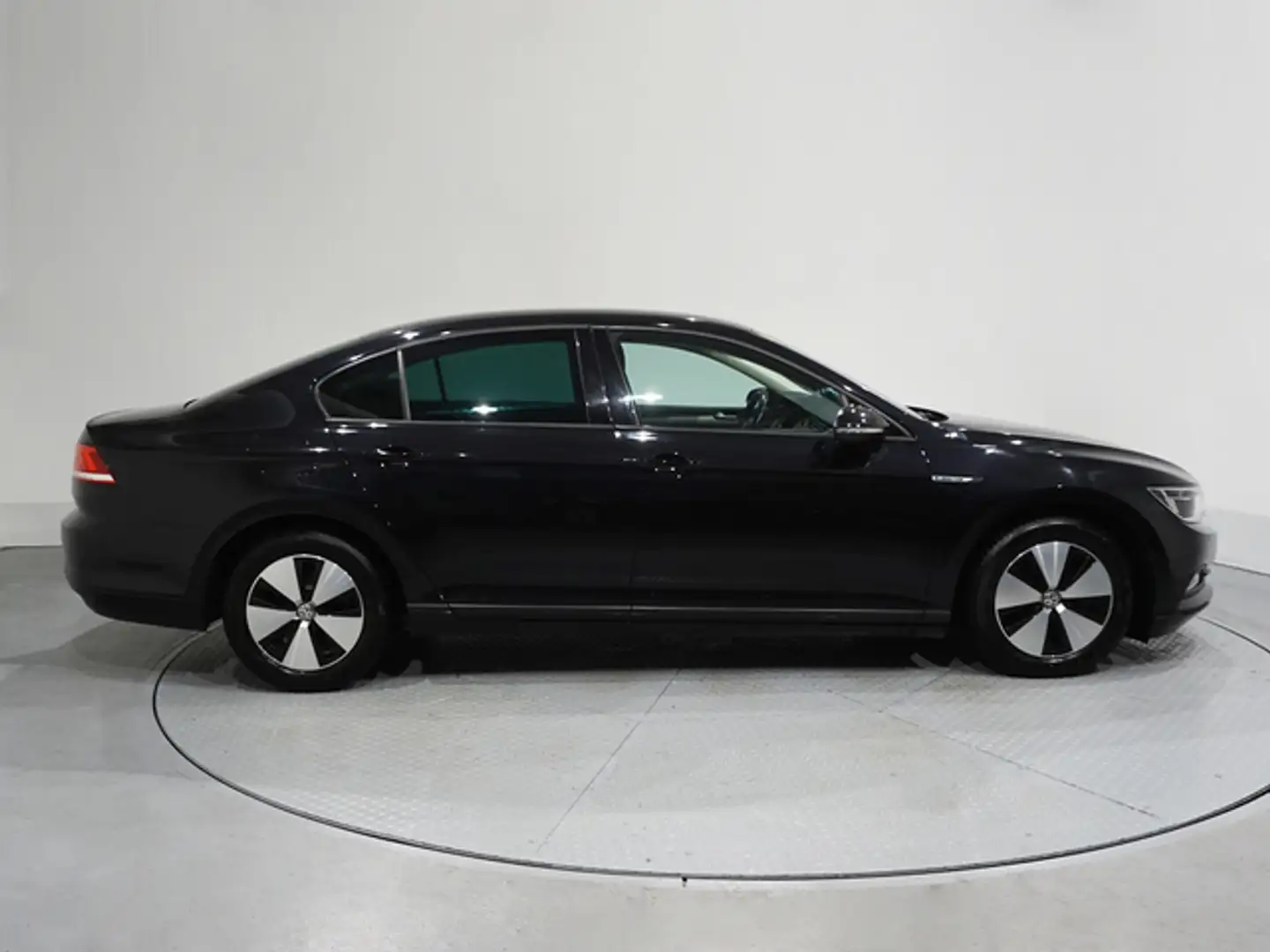 Volkswagen Passat 1.6TDI BMT Bluemotion 88kW Noir - 2