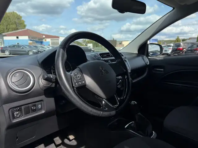 Mitsubishi Space Star view 9