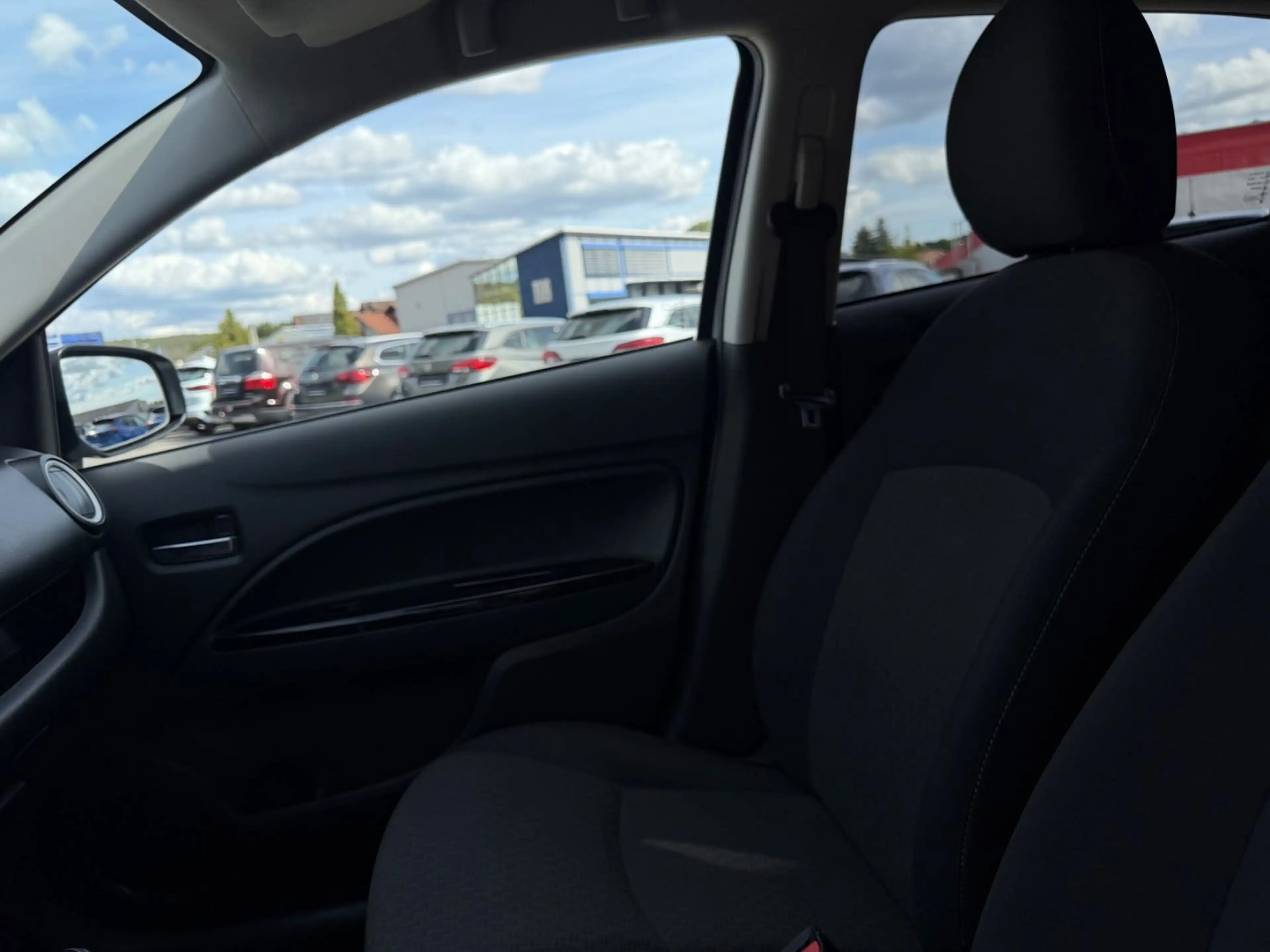 Mitsubishi Space Star Edition 100+ — photo 10