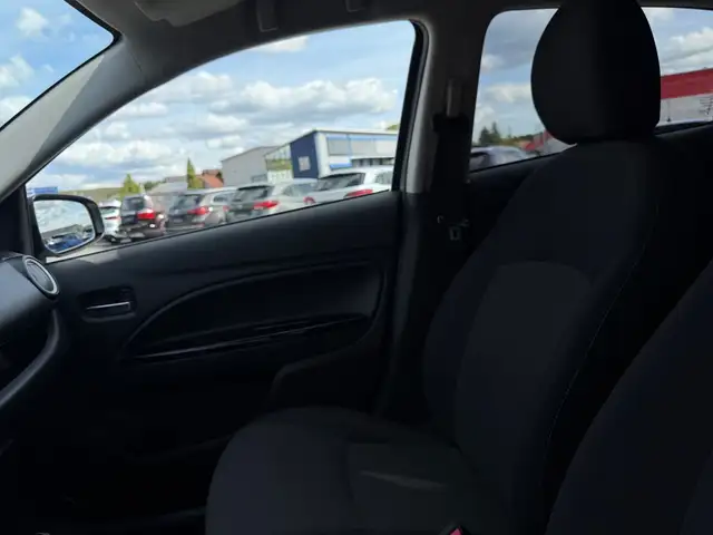 Mitsubishi Space Star view 10