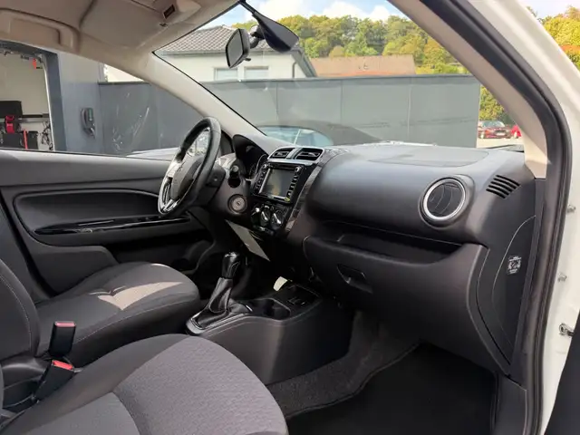 Mitsubishi Space Star view 12