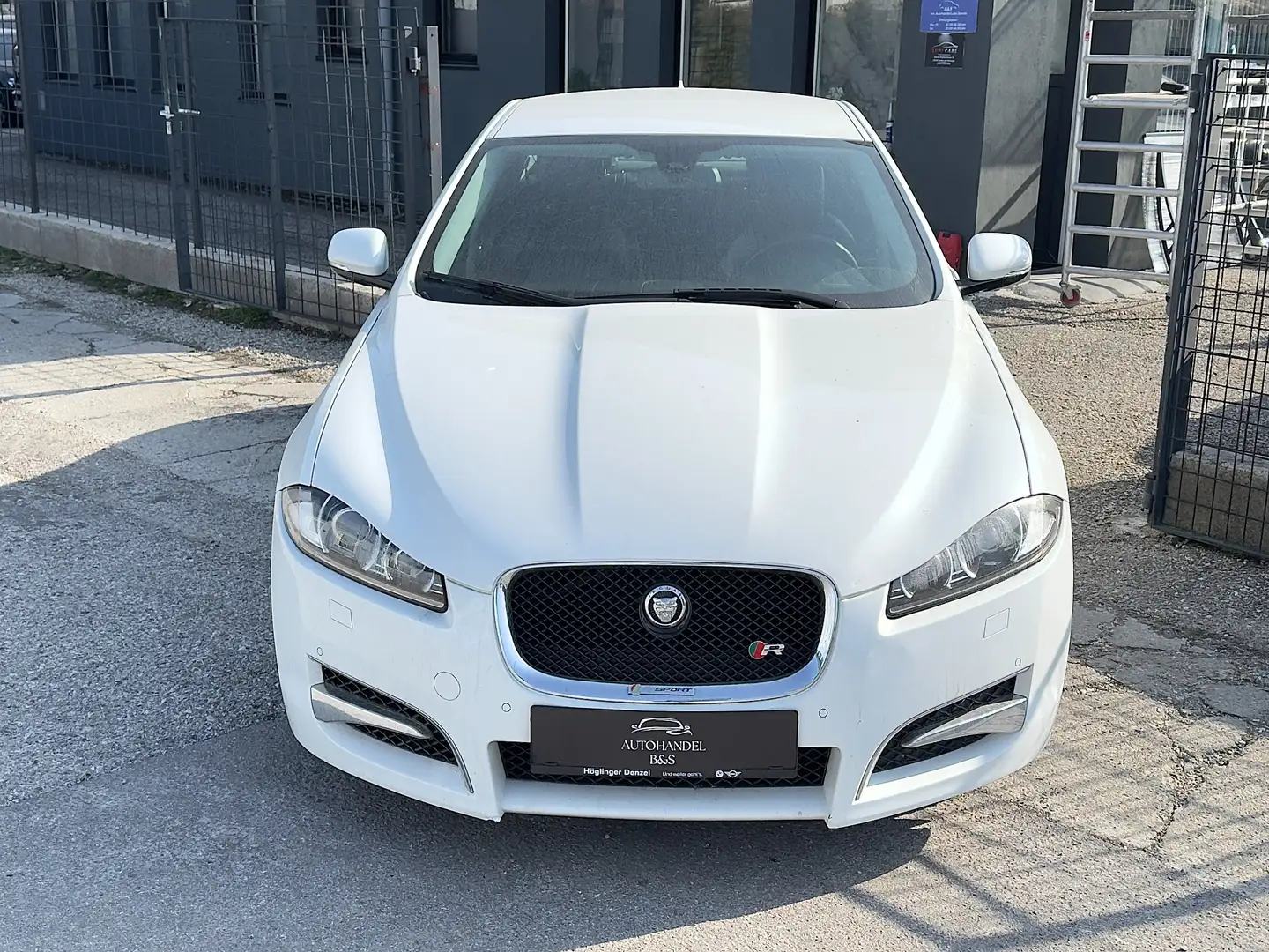 Jaguar XF 3.0 Diesel Premium Luxury R-Dynamic Weiß - 2