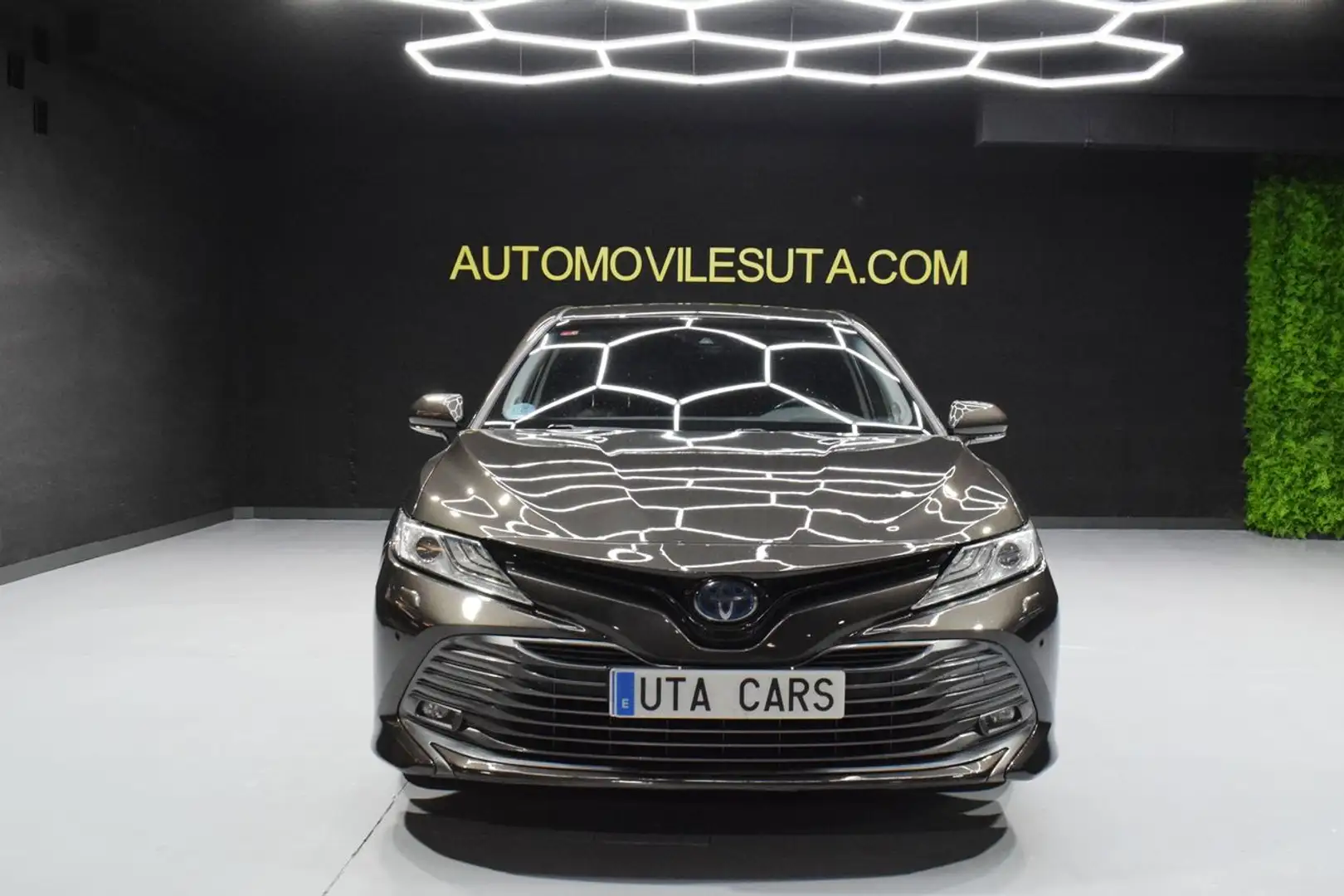 Toyota Camry 2.5 220H Luxury - 2