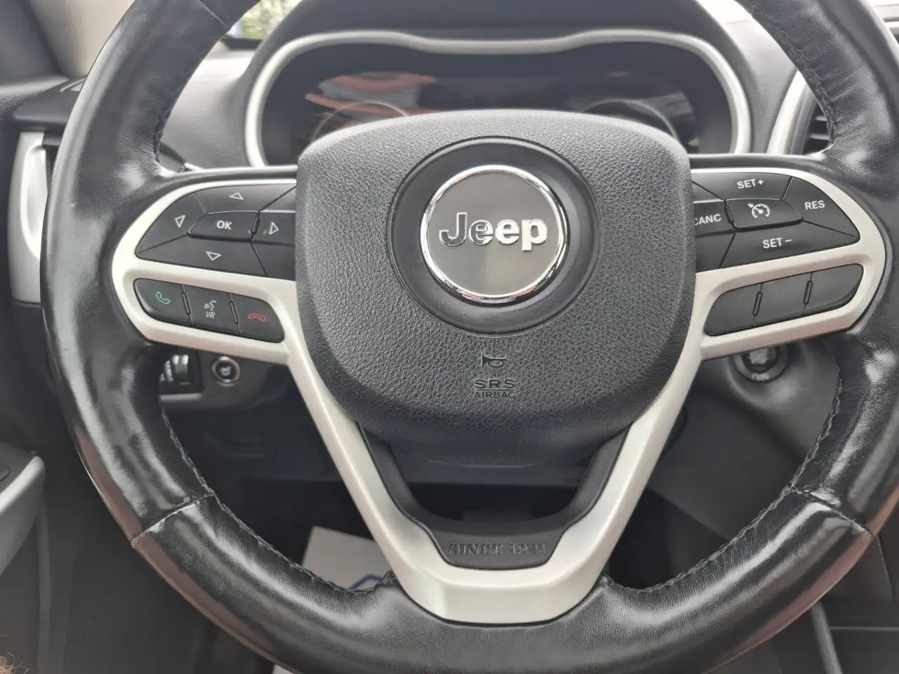 Jeep Cherokee снимка Jeep Cherokee