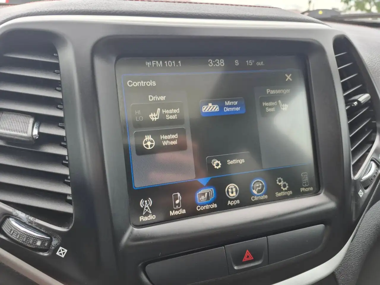 Jeep Cherokee снимка Jeep Cherokee