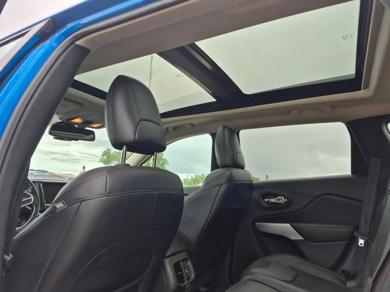 Jeep Cherokee снимка Jeep Cherokee