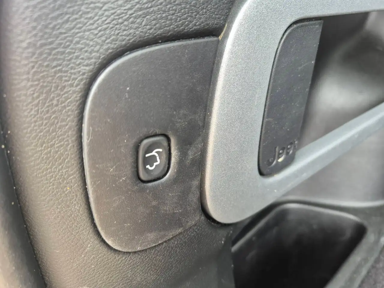 Jeep Cherokee снимка Jeep Cherokee