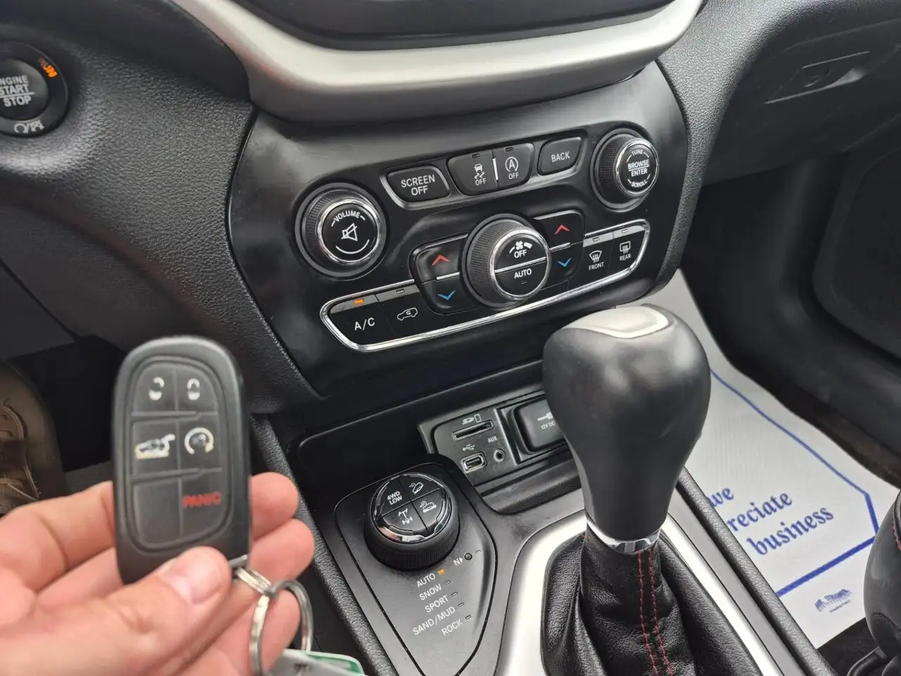 Jeep Cherokee снимка Jeep Cherokee
