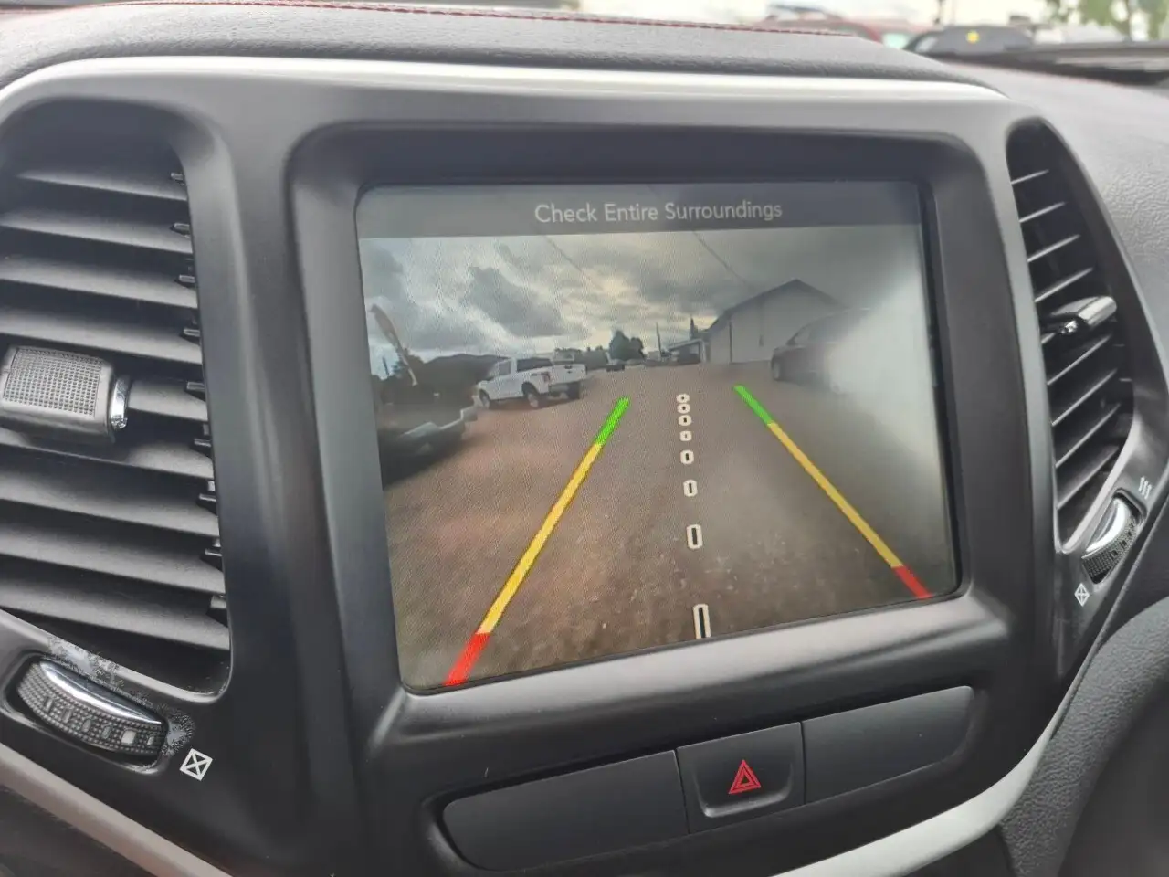 Jeep Cherokee снимка Jeep Cherokee