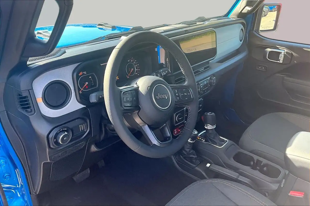 Jeep Wrangler снимка Jeep Wrangler