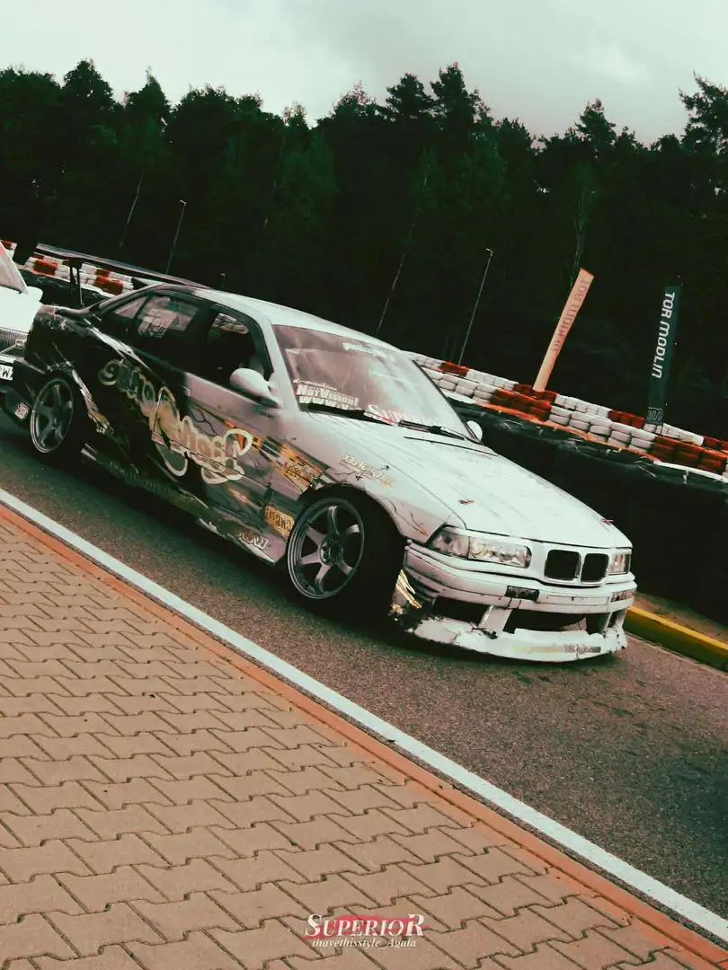 BMW 328 328i Europa - 2