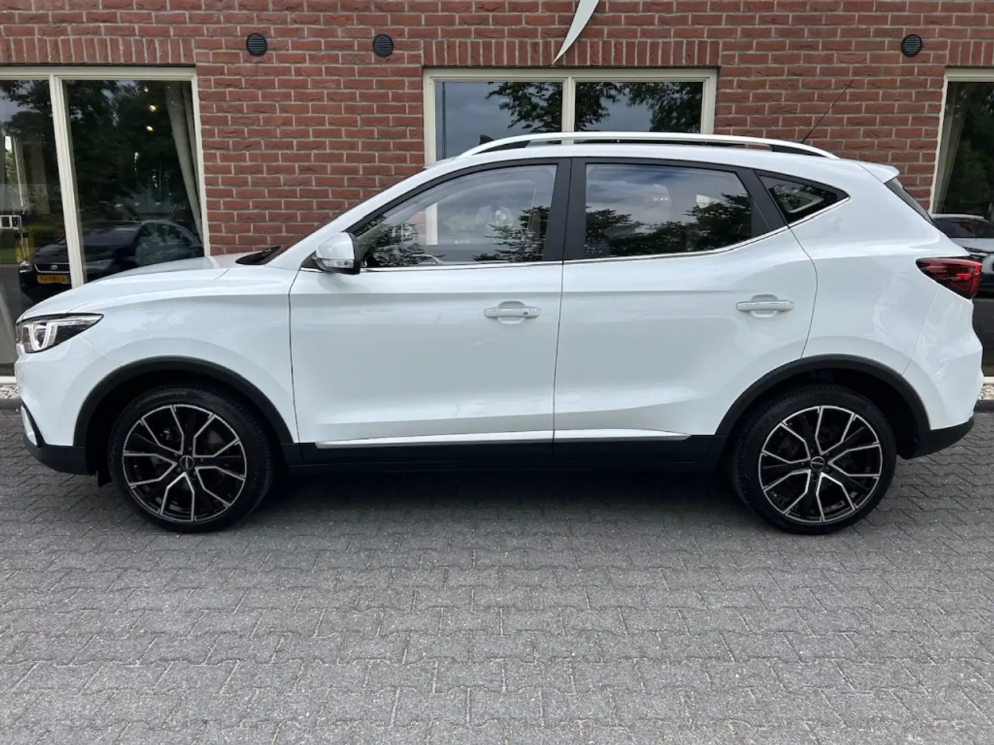 MG ZS MG EV Luxury 45 kWh TREKHAAK / PANODAK / LEER / ST Wit - 2