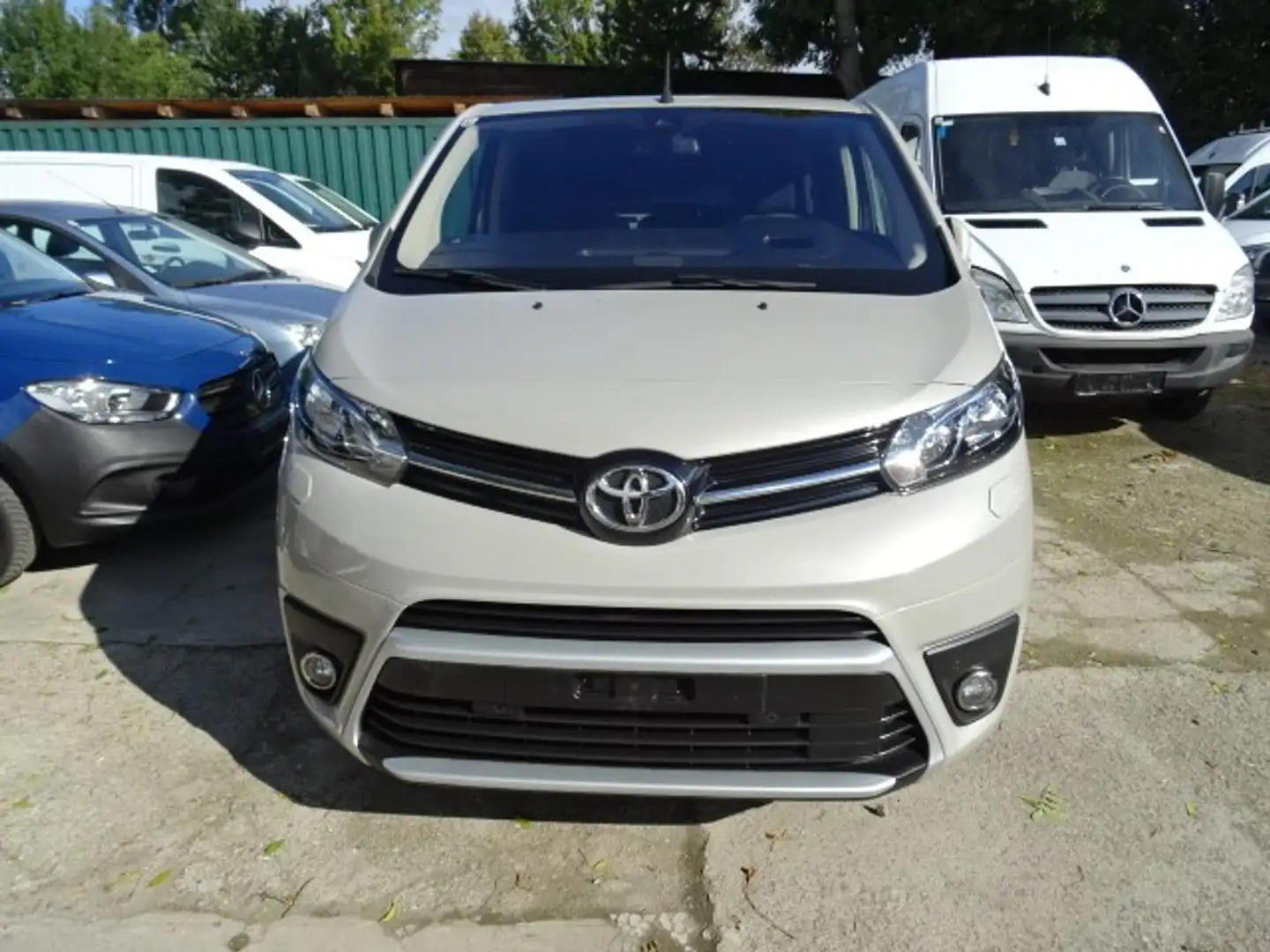 Toyota Proace Verso 1,6 D-4D 115 Compact Family Grau - 1