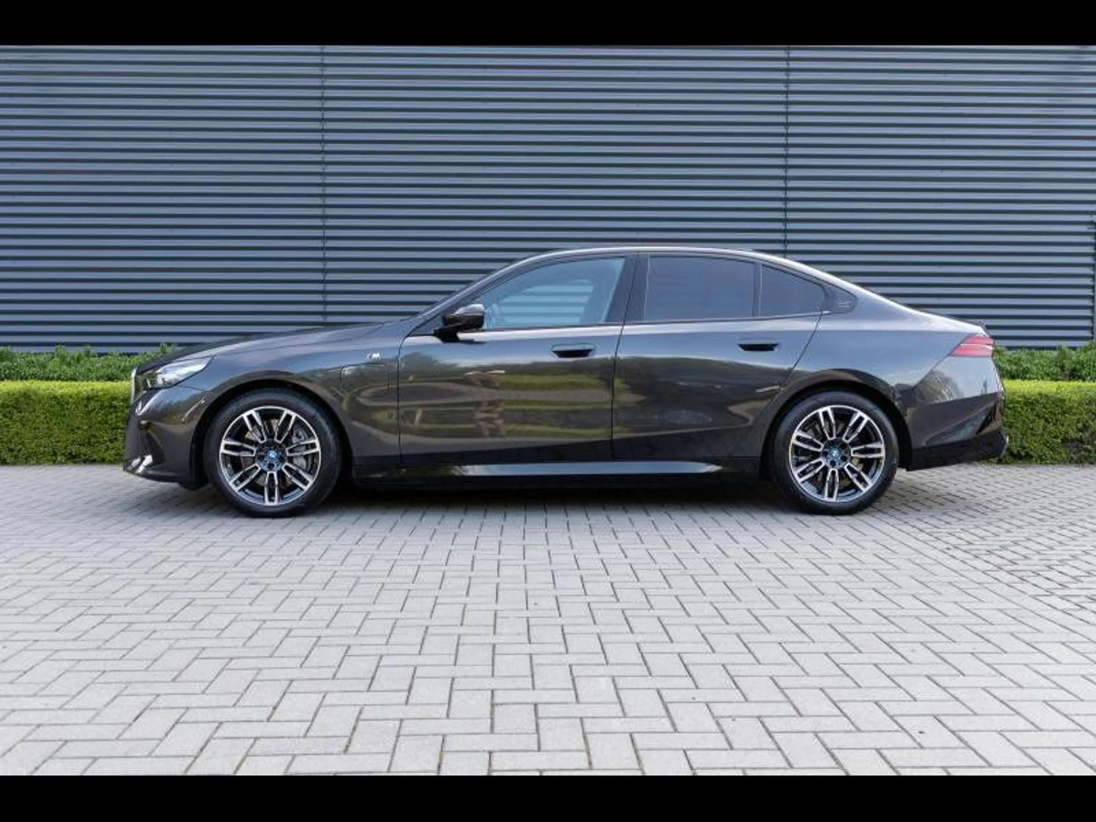BMW 550 e xDrive Berline — photo 3