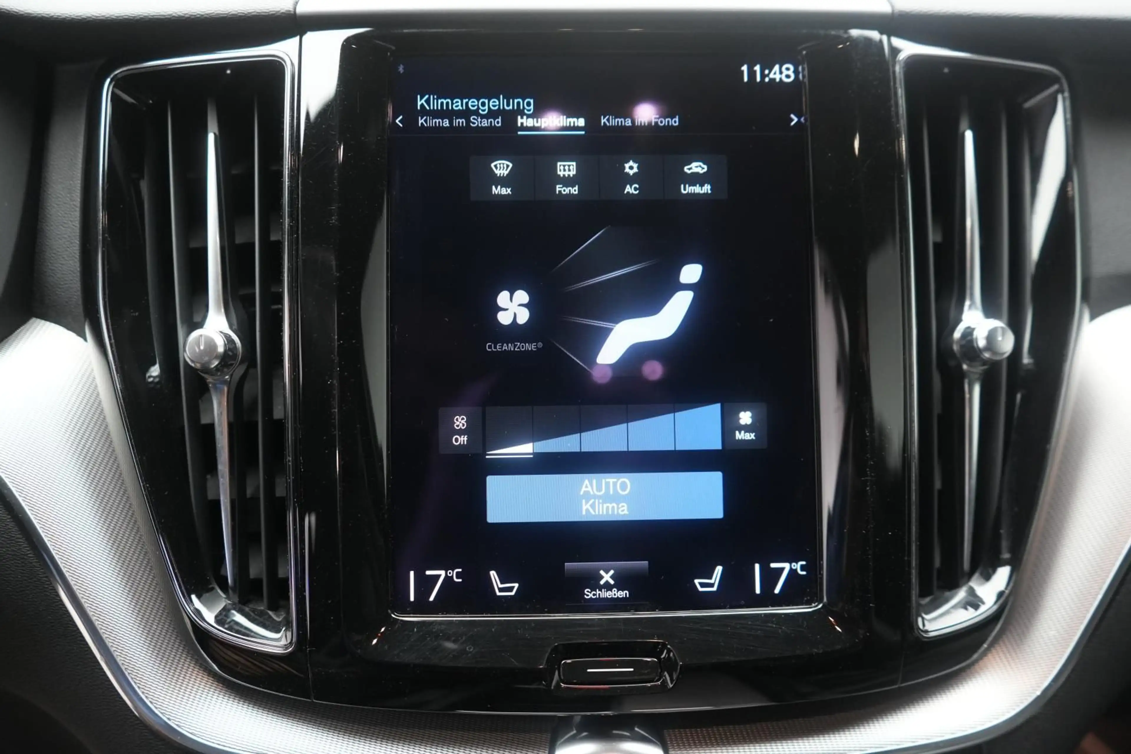 Volvo XC60 B5 D AWD R Design Leder/Kamera/LED — photo 15
