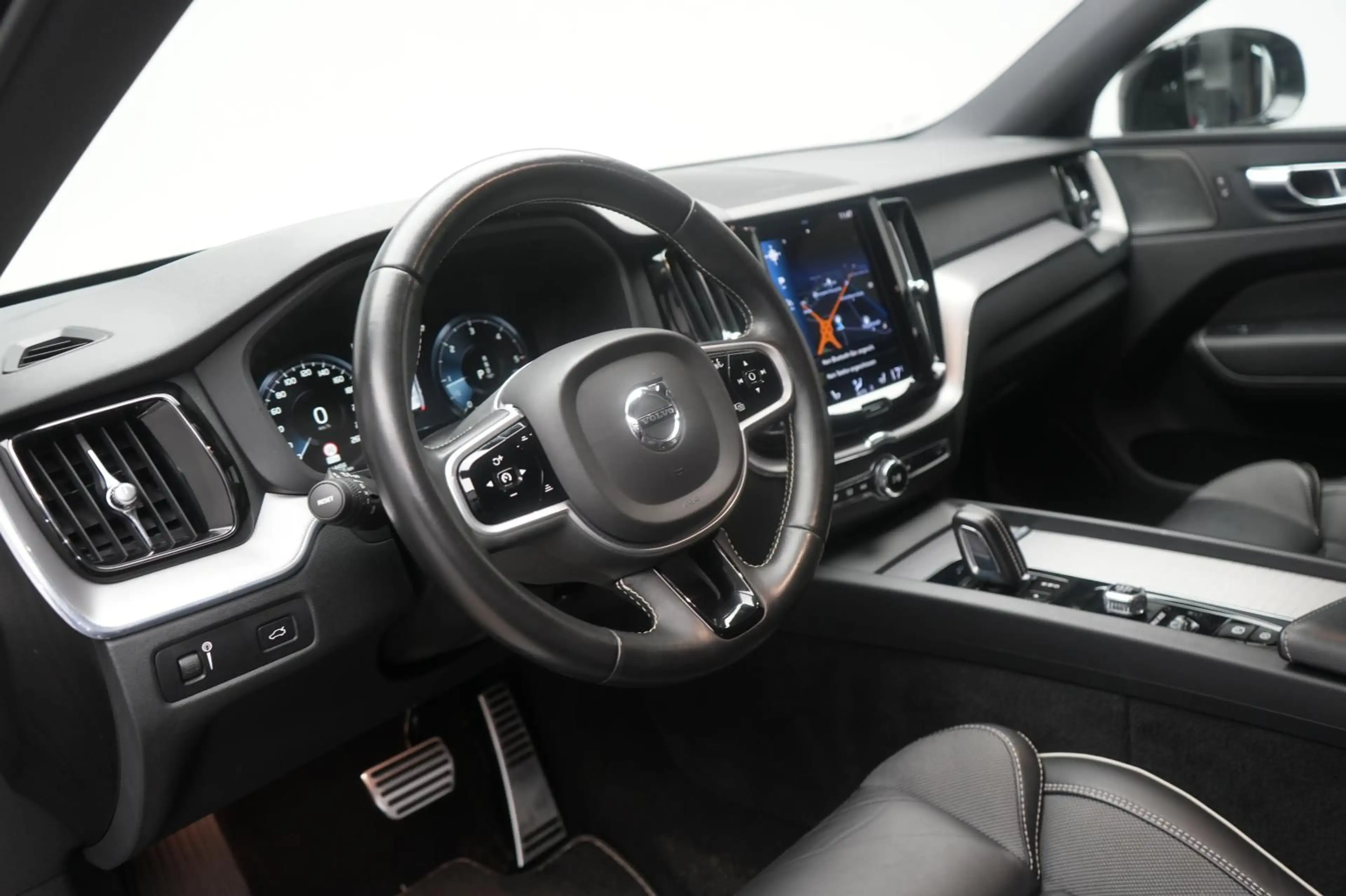 Volvo XC60 B5 D AWD R Design Leder/Kamera/LED — photo 11