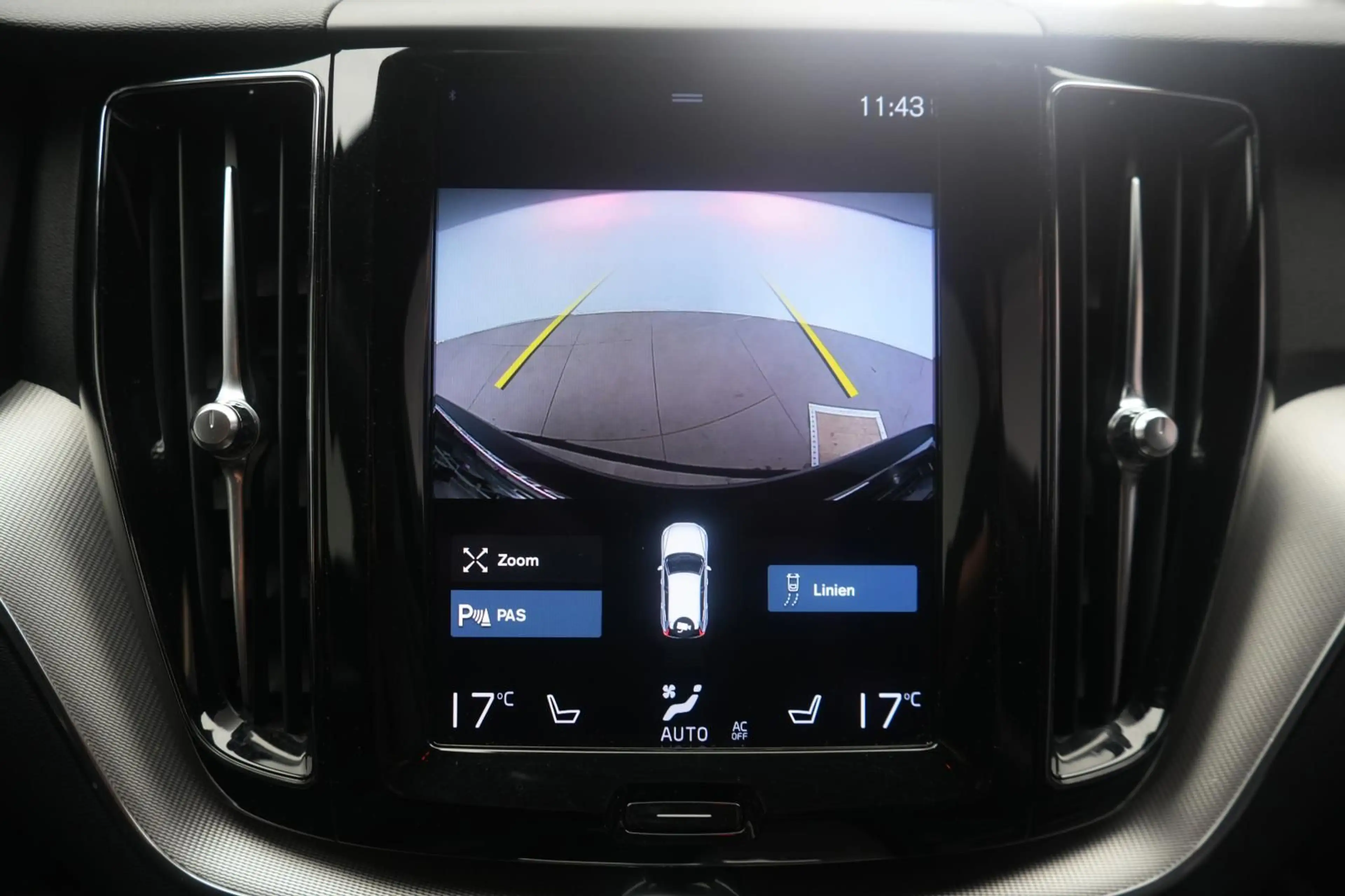 Volvo XC60 B5 D AWD R Design Leder/Kamera/LED — photo 14