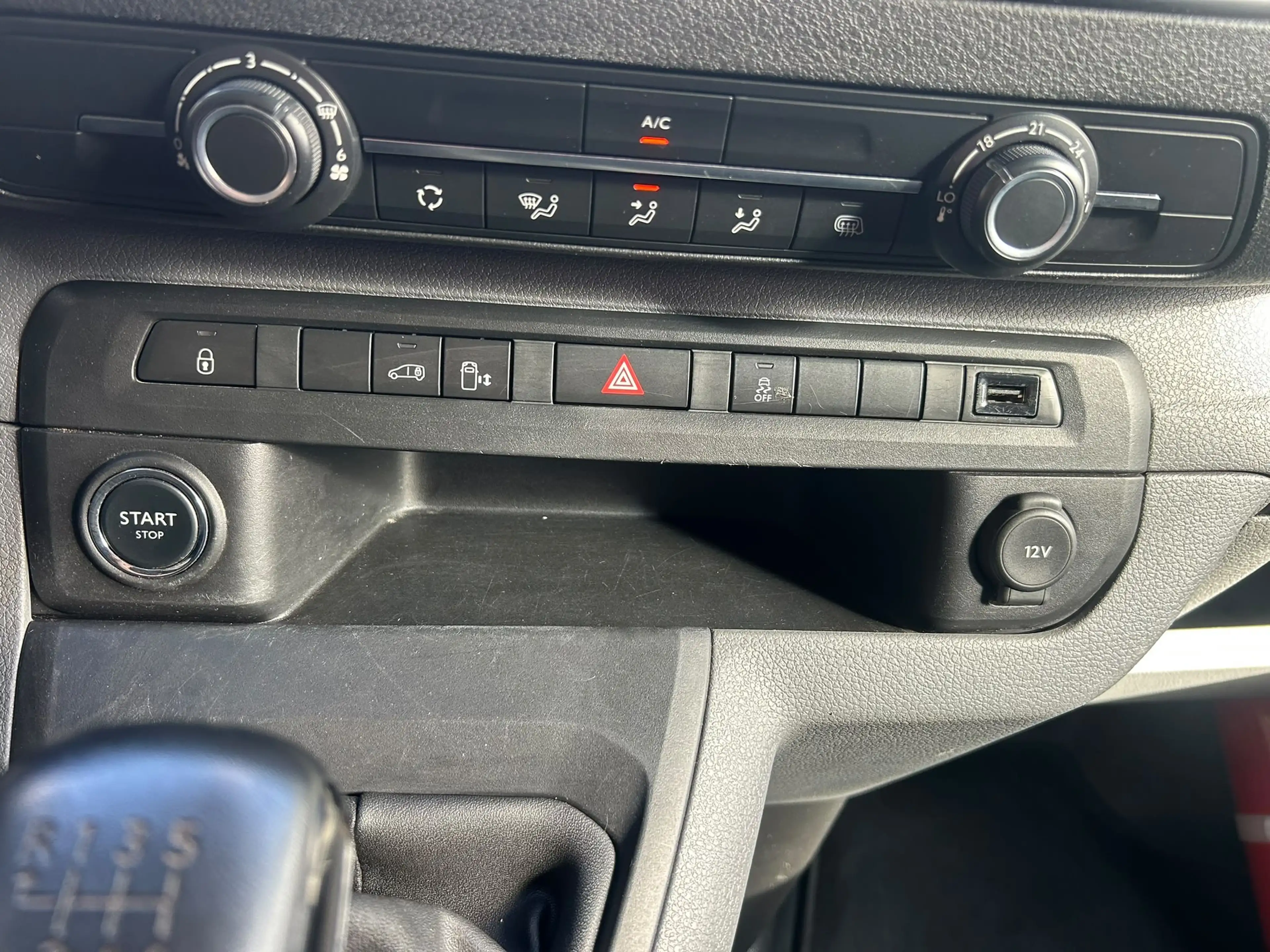 Peugeot Expert — photo 10