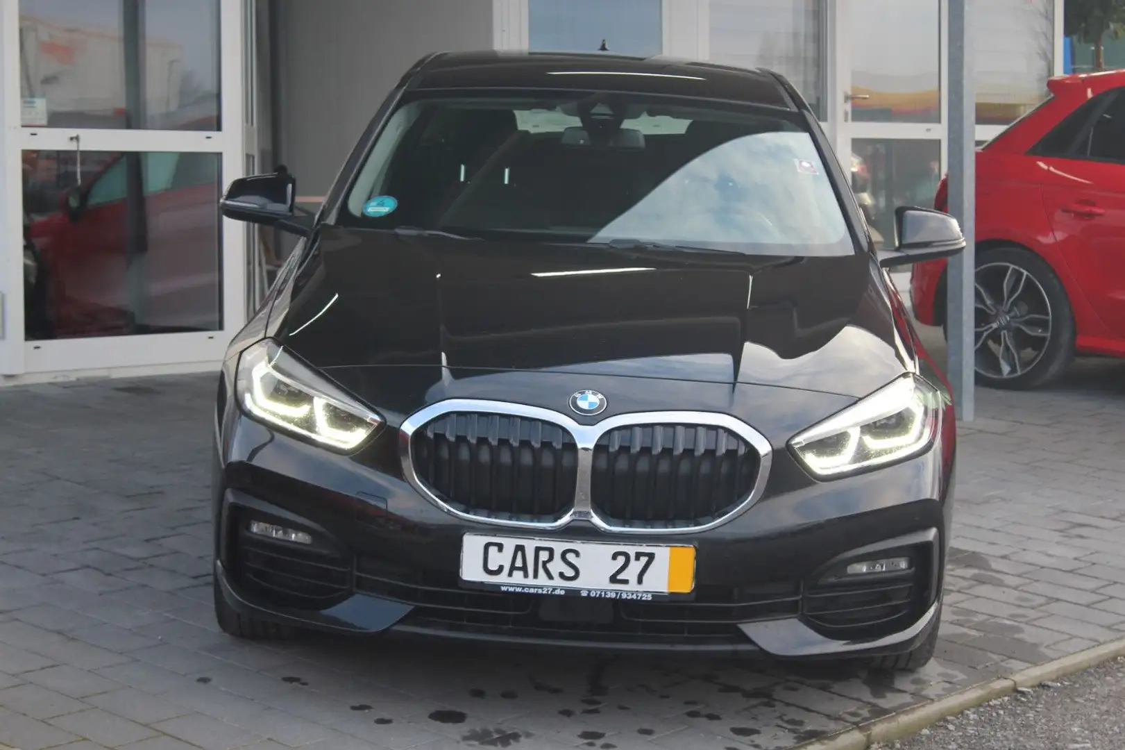 BMW 118 i Aut.Navi SHZ PDC ALU LED Tempomat Schwarz - 2