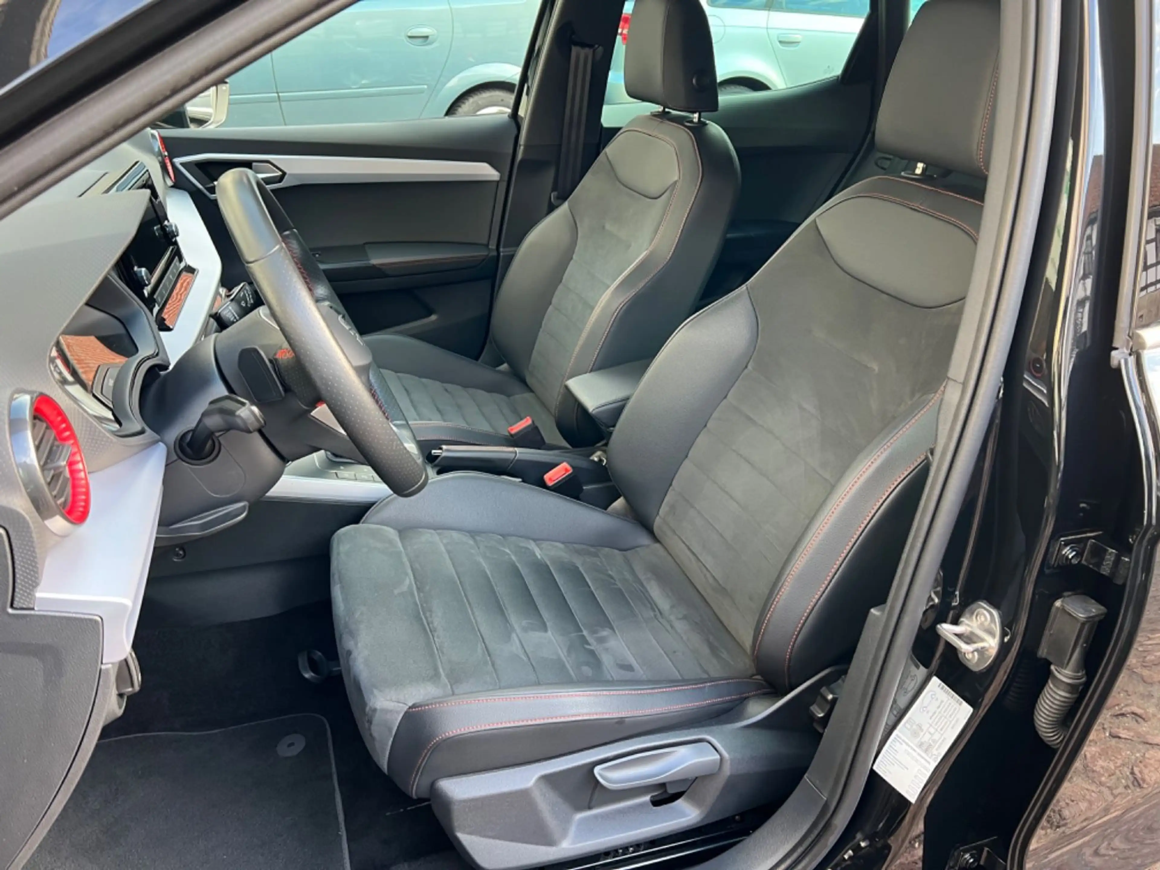 SEAT Arona FR TSI DSG *DAB*LED* — photo 9