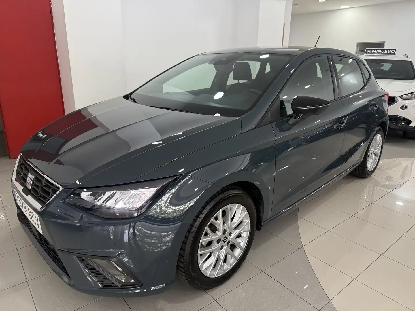 SEAT Ibiza 1.0 TSI S&S FR 85kW Gris - 1