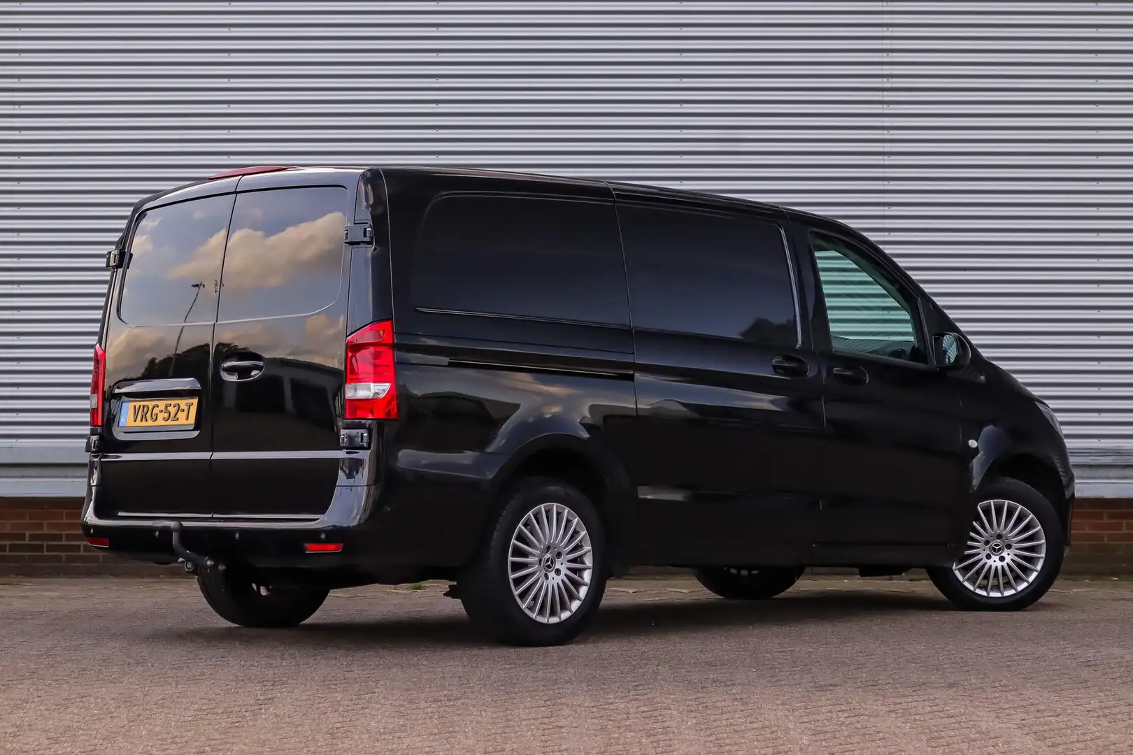 Mercedes-Benz Vito 116 L2 Automaat | Trekhaak | Lichtmetalen Wielen | Zwart - 2