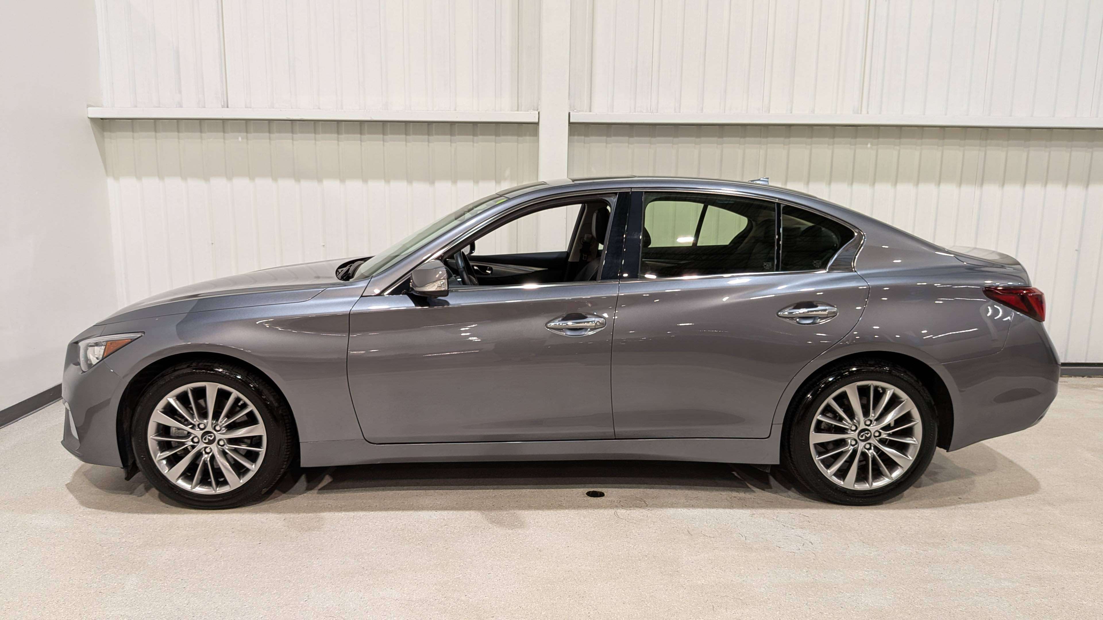 2024 Infiniti Q50 Luxe, AWD, Caméra 360, Carplay, Volant chauffant — photo 1