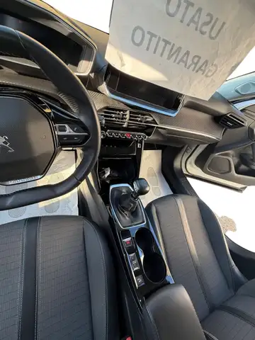 Peugeot 2008 view 3
