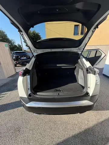 Peugeot 2008 view 12