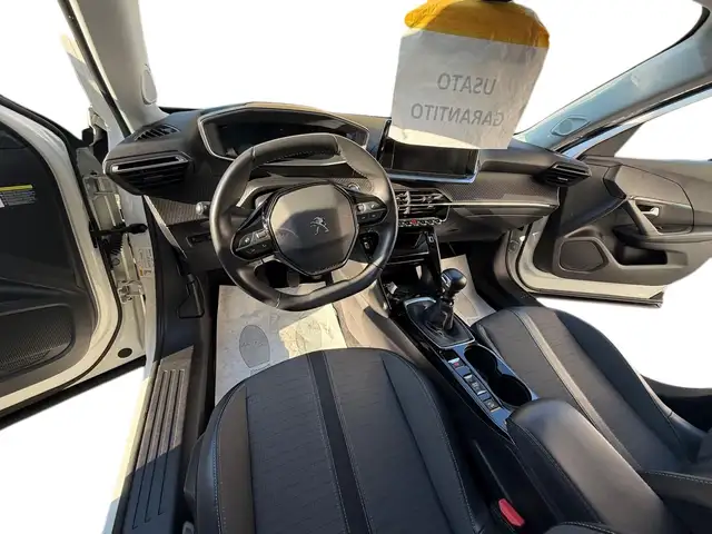 Peugeot 2008 view 4