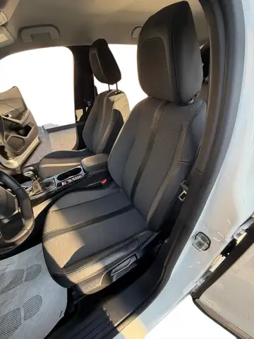 Peugeot 2008 view 5
