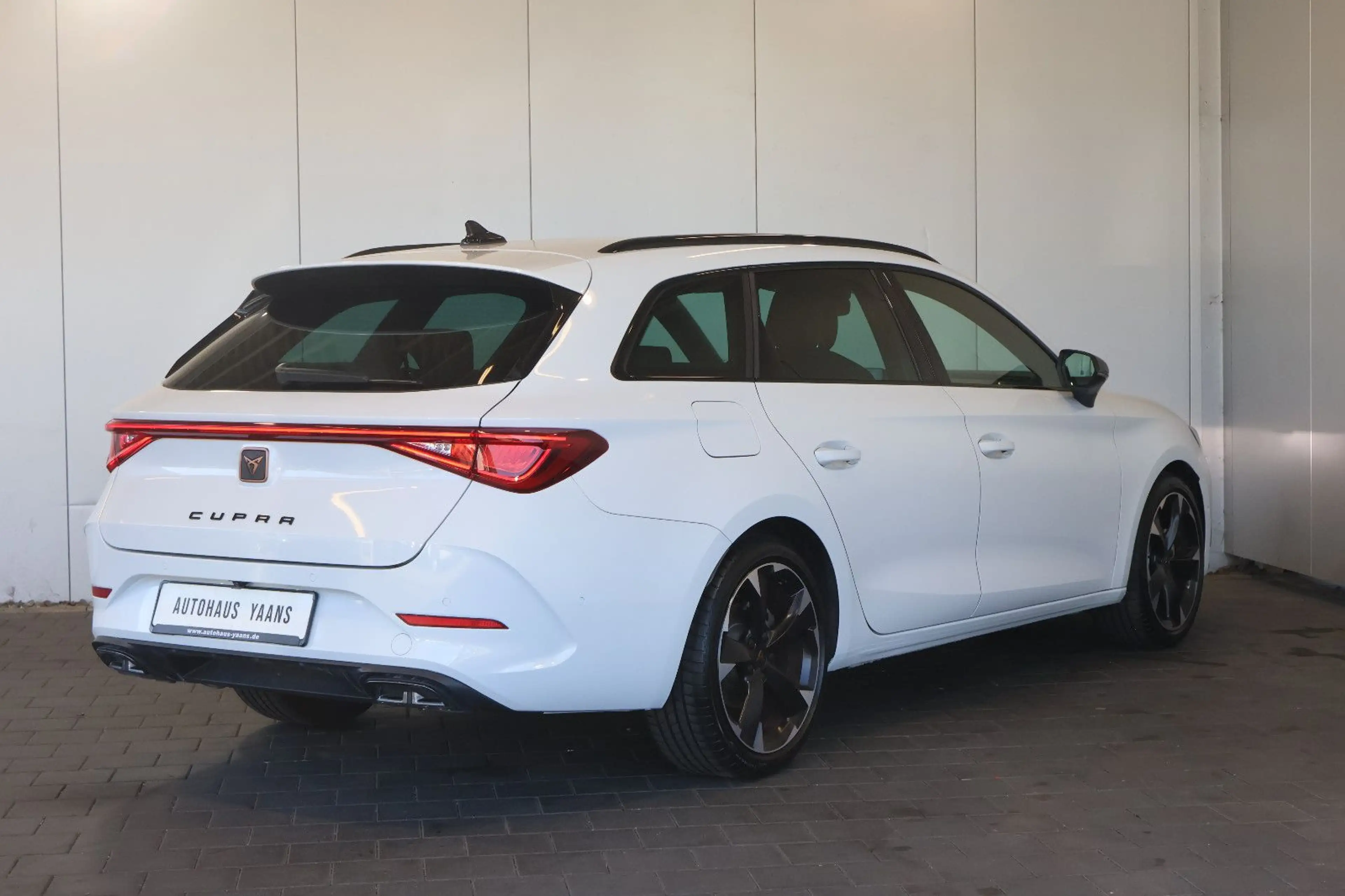 CUPRA Leon ST 1.5 eTSI AID+ACC+KEY+CARPLAY+KAM+LED+18" — photo 4