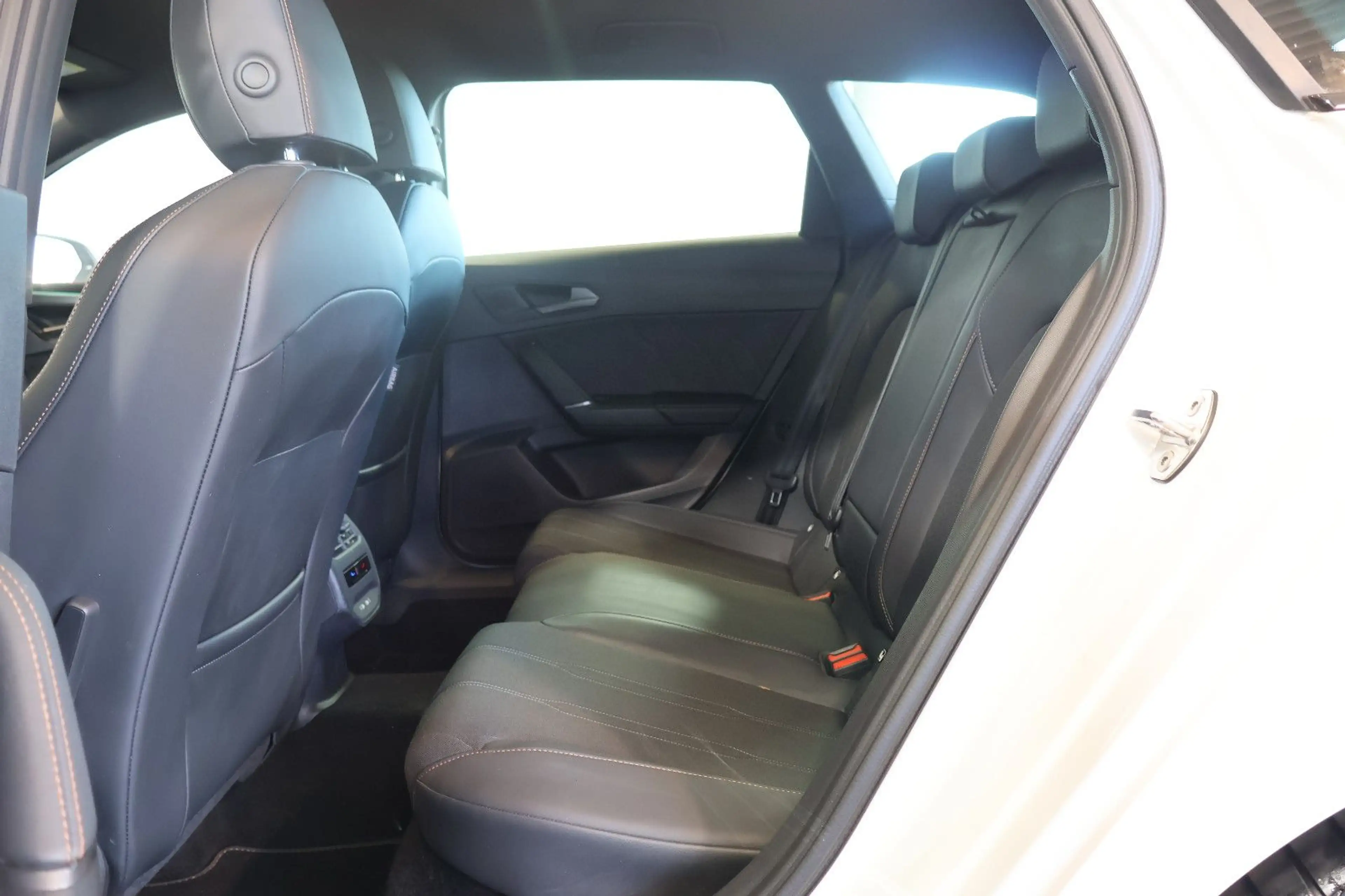 CUPRA Leon ST 1.5 eTSI AID+ACC+KEY+CARPLAY+KAM+LED+18" — photo 15