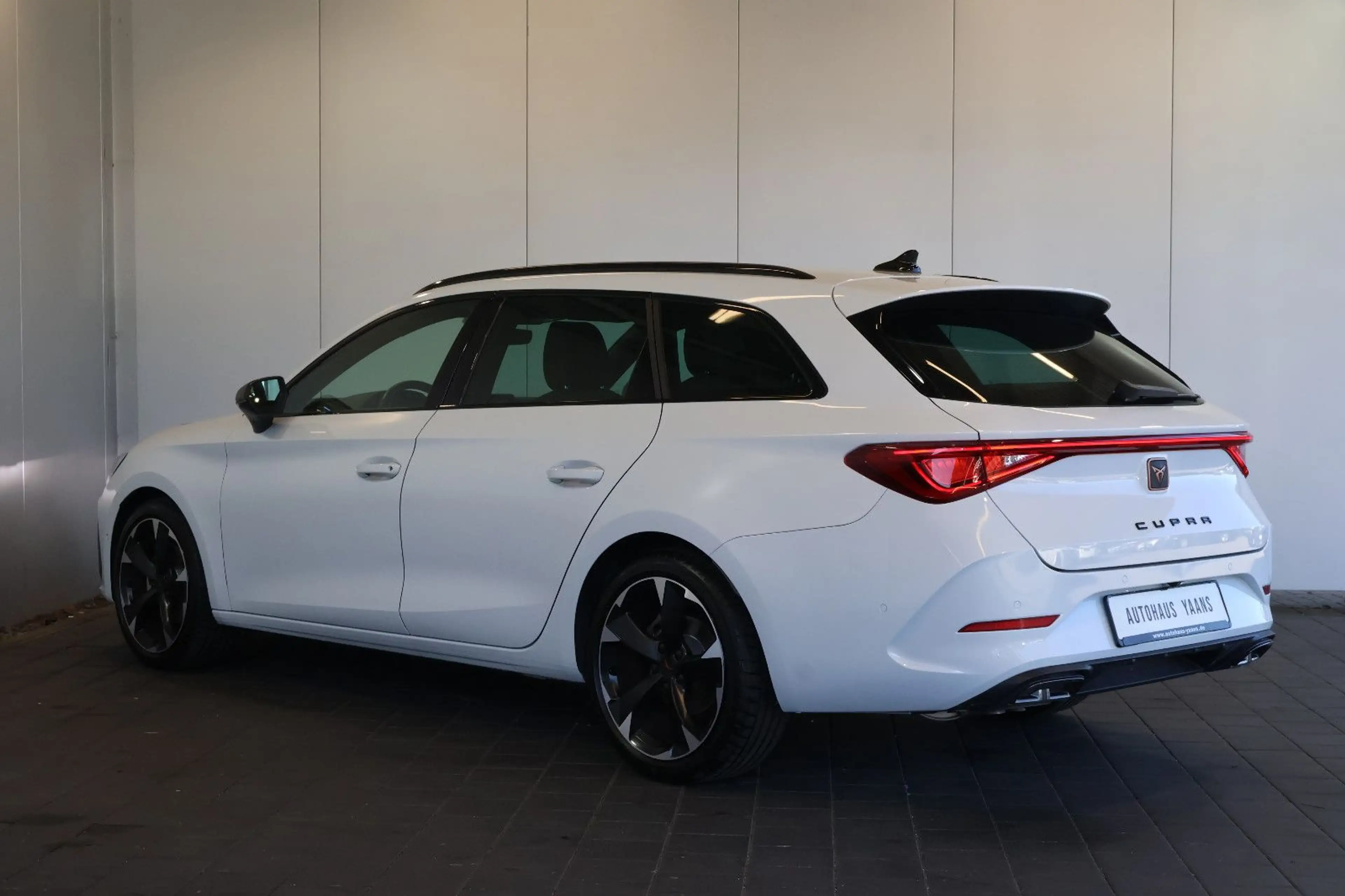 CUPRA Leon ST 1.5 eTSI AID+ACC+KEY+CARPLAY+KAM+LED+18" — photo 6